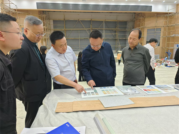 11月11日，洪董陪同汪凱書記一行督導(dǎo)行知學(xué)校一期工程項(xiàng)目.jpg
