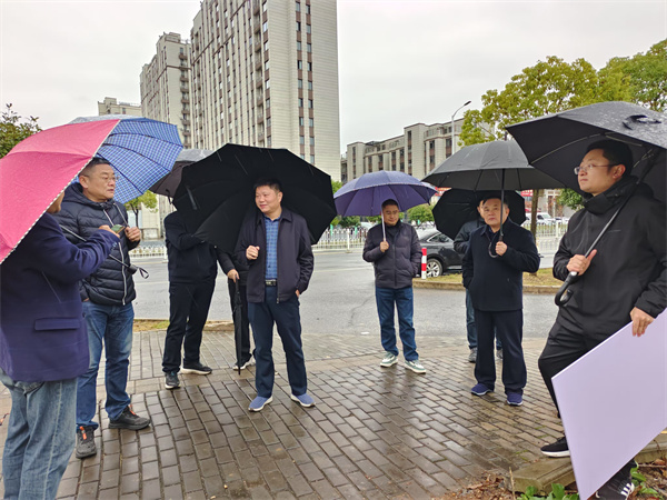 12月11日，洪董陪同詹凱縣長一行調(diào)研張家山安置區(qū)地塊.jpg