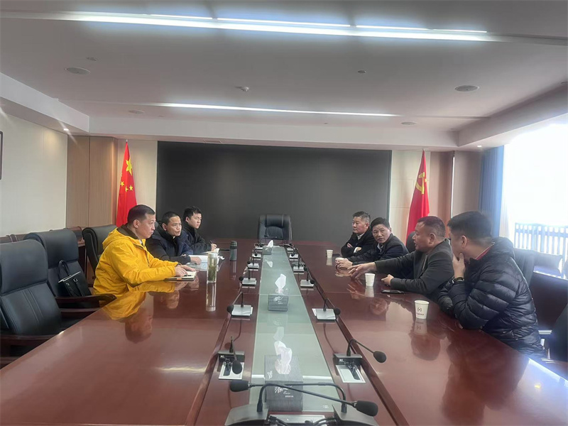 3月6日，浙江寧波徽州商會、寧波豐潤協(xié)成公司董事長方利年一行赴集團(tuán)考察調(diào)研，潘總、望豐公司陪同調(diào)研座談。.jpg